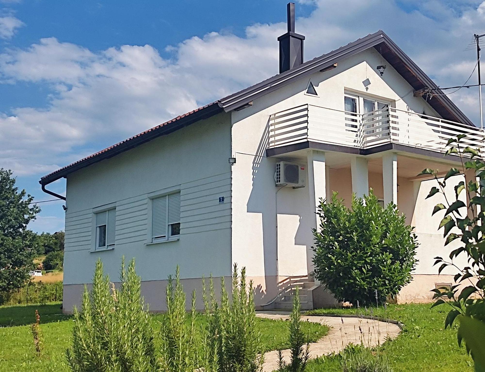 Guest House Pin Laktaši Eksteriør bilde