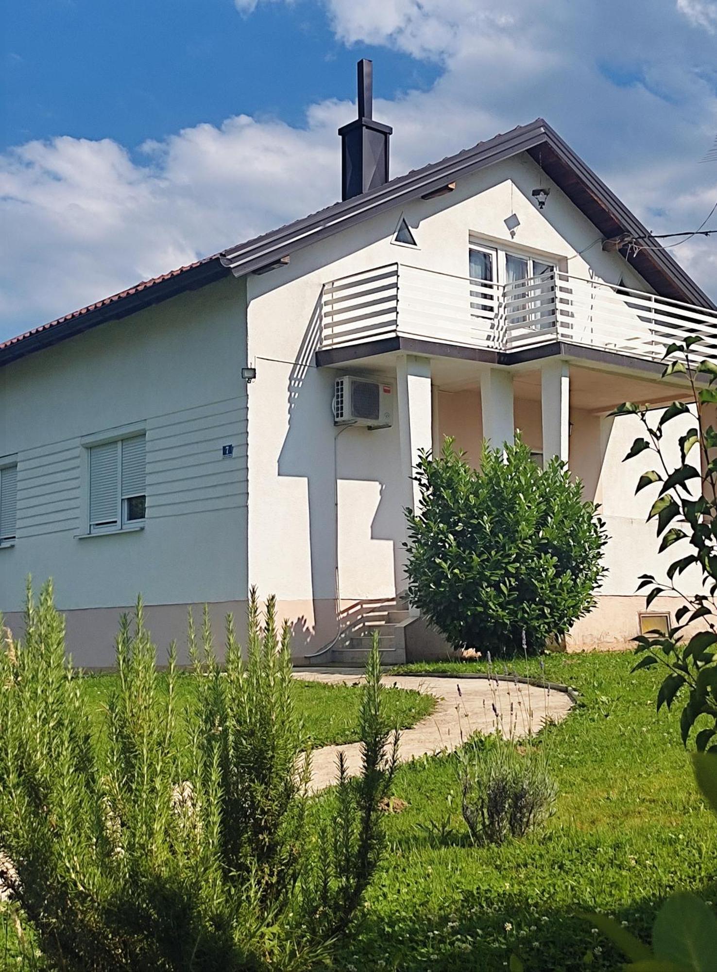 Guest House Pin Laktaši Eksteriør bilde